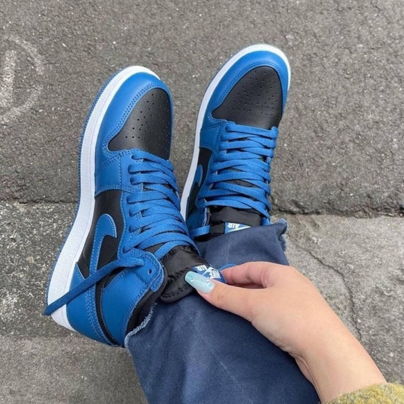 Nike Shoes - Nike air jordan 1 hi sneakers